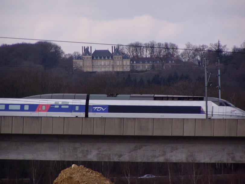28 TGV RENOVÉS POUR RÉPONDRE AUX ASPIRATIONS DES VOYAGEURS À PLUS DE DÉPLACEMENTS BAS CARBONE, DE DURABILITÉ, ET DE CONFORT